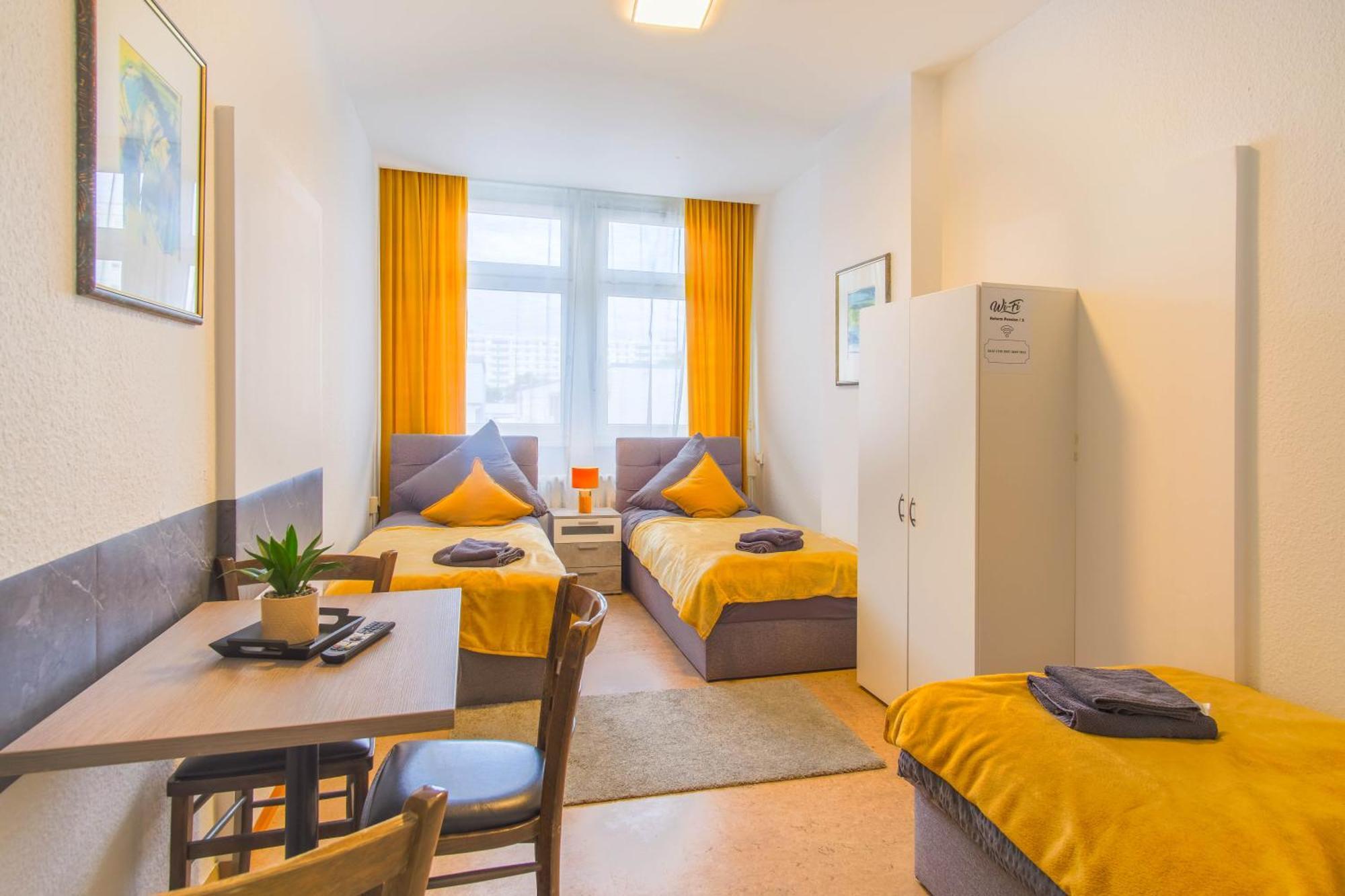 Dreibettzimmer mit Gemeinschaftsbad